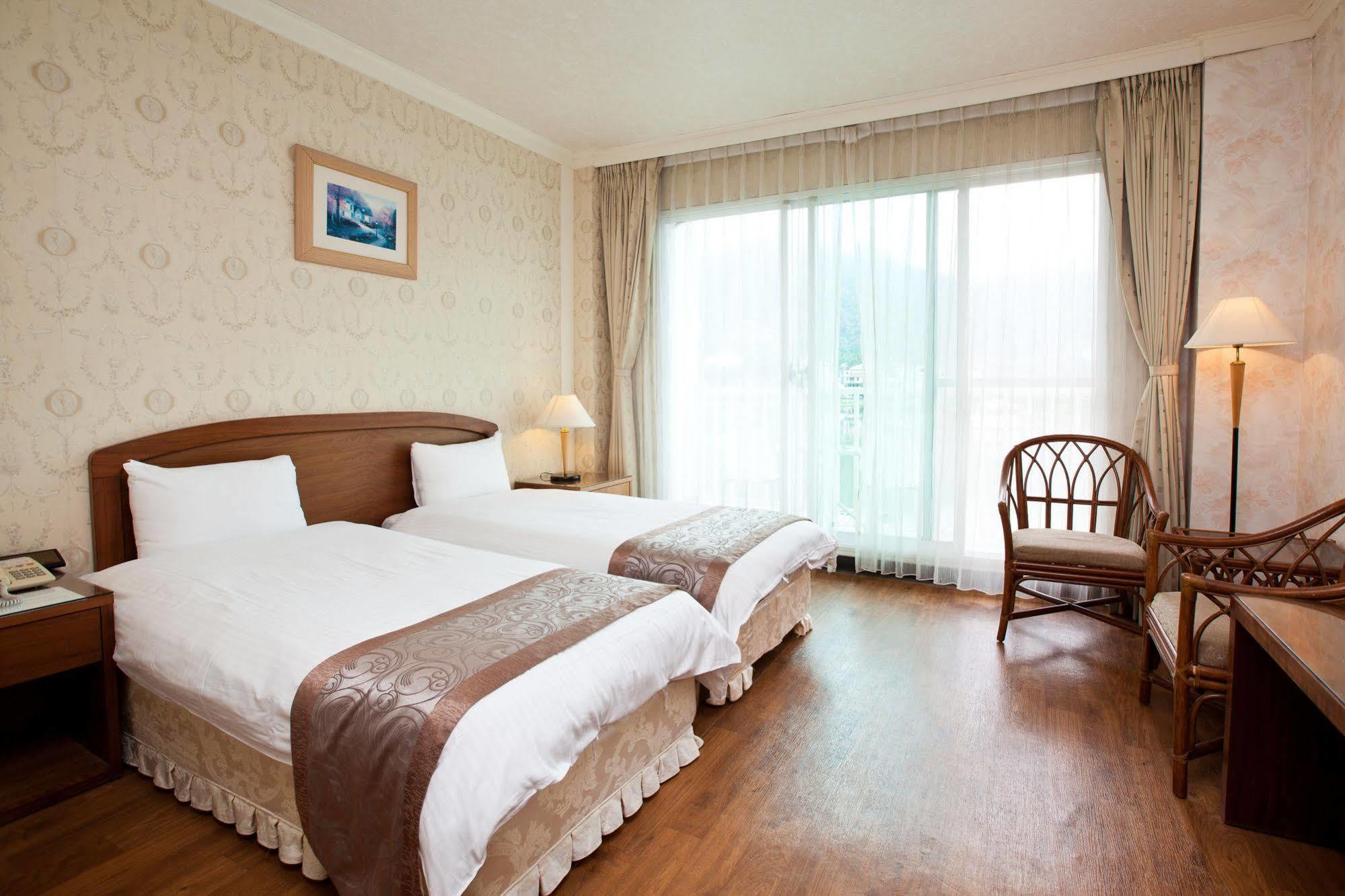 Lakeside Resort Nantou Exterior photo